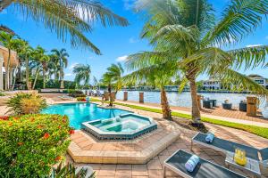 Πισίνα στο ή κοντά στο Waterfront Heated Pool Canal View Access Coastal Key VlLLAS