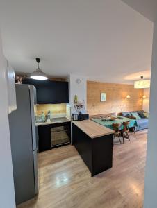 Köök või kööginurk majutusasutuses Ambiance chalet à la montagne - Val Louron +11 fotot