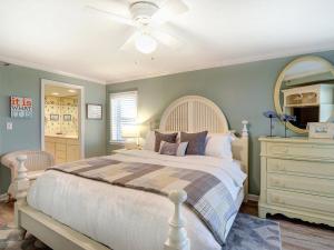 Postel nebo postele na pokoji v ubytování Stay-A-While + 37 fotografií