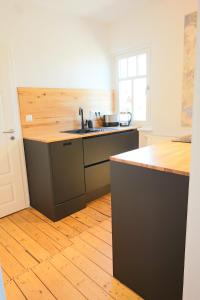 Dapur atau dapur kecil di Wachsmuts gemütliche Bleibe mir alter Wandmalerei