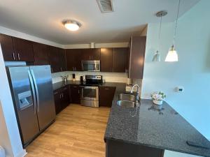 Η κουζίνα ή μικρή κουζίνα στο Downtown one bedroom