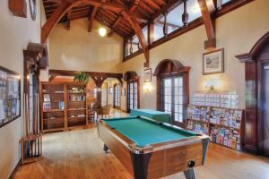 Meja biliard di WorldMark Clear Lake