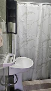 Ένα μπάνιο στο Calafate Viejo Hostel