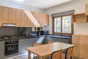 Η κουζίνα ή μικρή κουζίνα στο Valley 2BR Apartment In Faraya