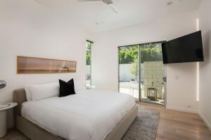 Ένα ή περισσότερα κρεβάτια σε δωμάτιο στο Gold @ Elemento49 Pool Pickleball Sleeps 18 +38 φωτογραφίες