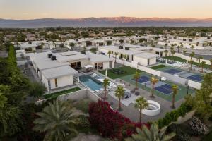 Πισίνα στο ή κοντά στο Gold @ Elemento49 Pool Pickleball Sleeps 18