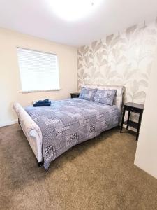 En eller flere senge i et værelse på Cozy Corner For You