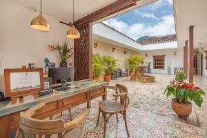 Televiisor ja/või meelelahutuskeskus majutusasutuses Casa Passiflora Hotel Boutique by HMC