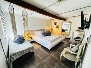 A bed or beds in a room at Ecohotel Zona 7 en Rionegro