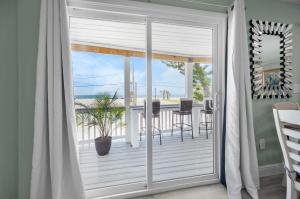 Balkón nebo terasa v ubytování 2-Unit Beach Combo – Bikes, Sand & Sunsets