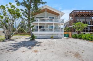 Budova, kde se penzion nachází + 14 fotografií