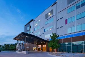 オマハにあるAloft Omaha Westの外観