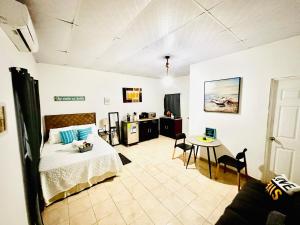 Postel nebo postele na pokoji v ubytování EcoSurf Villa Sunzal, La Libertad + 20 fotografií