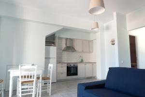 Kuchyň nebo kuchyňský kout v ubytování Elounda Sea Suites + 37 fotografií