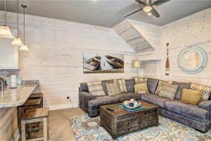 Et opholdsområde på Pet Friendly Shared Pool Winter Texan Family Deals + 29 billeder