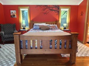 Ένα ή περισσότερα κρεβάτια σε δωμάτιο στο The Highlander