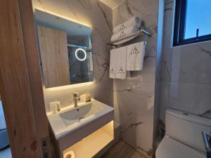 a bathroom with a sink and a mirror at Arka Hotel in Viña del Mar
