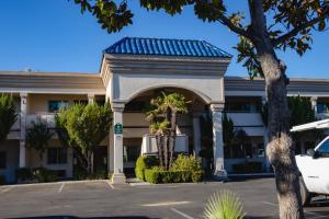 a building with a solarium in a parking lot at Best Western Plus Black Oak in Paso Robles
