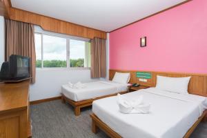 Postel nebo postele na pokoji v ubytování Riverside Hotel