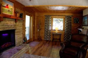 En eller flere senge i et værelse på Alpine Air cabin + 27 billeder