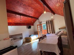 Un pat sau paturi într-o cameră la Chalé Sophia