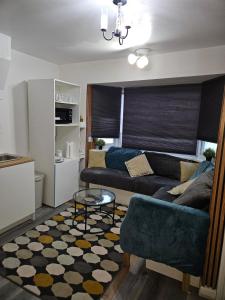 Kuchyň nebo kuchyňský kout v ubytování Femros Apartments, 15mins to city center.