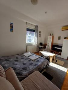 A bed or beds in a room at Studio Azman