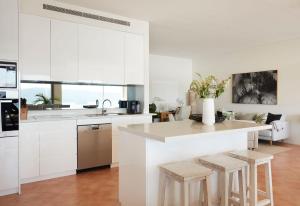 Η κουζίνα ή μικρή κουζίνα στο The Pittwater Penthouse +17 φωτογραφίες