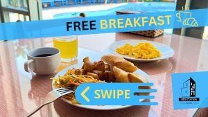 Επιλογές πρωινού για τους επισκέπτες του Bed Station Hostel & Pool Bar Hội An " Former Sunflower"