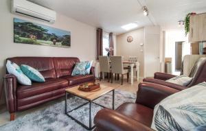 Posezení v ubytování Beautiful Home In Voorthuizen