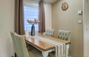 Fotografie z fotogalerie ubytování Beautiful Home In Voorthuizen v destinaci Batoʼs Erf