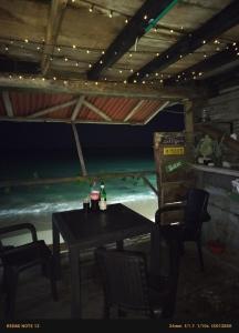 a table and chairs in a room with a painting at Mi Cabañita Guest House in Playa Blanca