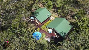 an overhead view of a house with a green roof at Nicoya Silvestre in Lepanto +47 photos