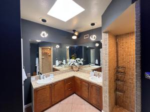 a bathroom with two sinks and a large mirror at Mountainside Retreat in Yucca Valley