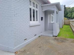 Το κτήριο όπου στεγάζεται  το διαμέρισμα +3 φωτογραφίες