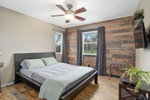 Postel nebo postele na pokoji v ubytování Riversbend Retreat on the San Bernard River