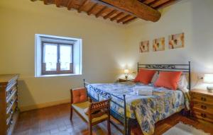 a bedroom with a bed and a window at Awesome Apartment In Bibbiena in Serravalle