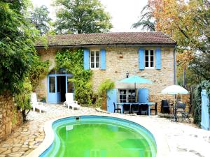 Πισίνα στο ή κοντά στο Blanquefort Woodland Hill Retreat