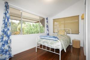 Postel nebo postele na pokoji v ubytování Hibiscus Cottage