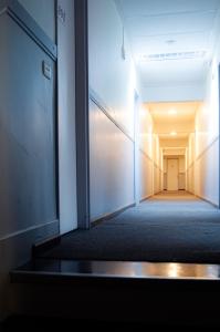an empty corridor in an office building with a white door at Hotel Bulevar in Paysandú +47 photos