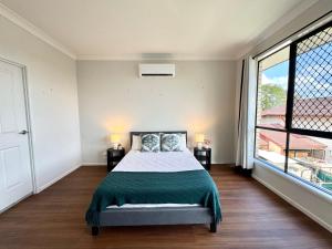 Ένα ή περισσότερα κρεβάτια σε δωμάτιο στο Coopers Plains Retreat Maple Share House