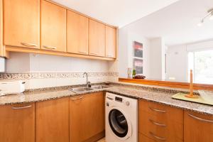 Una cocina o zona de cocina en Viva Sitges - Sitges Central Apartment