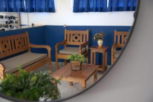 a reflection of chairs and a table in a mirror at Hotel Sinhozinho in Coxim