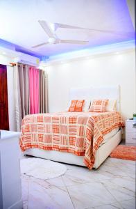 Ένα ή περισσότερα κρεβάτια σε δωμάτιο στο Apartamento en el malecón cerca de la playa