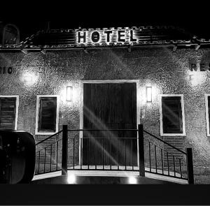 a building with a hotel sign on the side of it at BR 153 Hotel in Hidrolândia