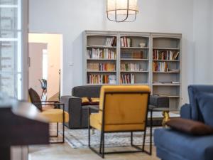 a living room with a couch and a book shelf at Chemin des Dames - Gite in Montauban