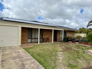 Το κτήριο όπου στεγάζεται  η παραθεριστική κατοικία