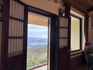 a door leading to a balcony with a view at 九份迦南民宿 in Jiufen