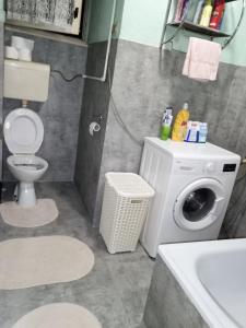 Ένα μπάνιο στο Apartment KARO +13 φωτογραφίες