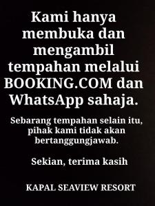 una scrittura bianca su sfondo nero di The Kapal Seaview Resort a Dungun